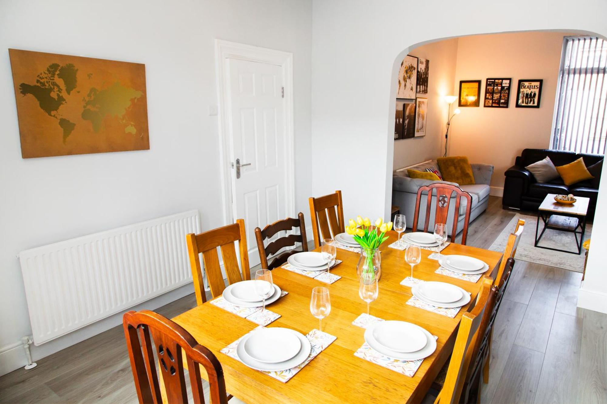 4 Bedrooms Spacious House With 2 Bathrooms Free Parking - Sleeps Up To 10 Guests * Liverpool